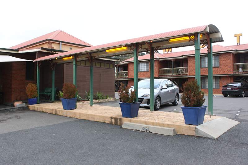 Poet's Recall Motel entrance and gardens
