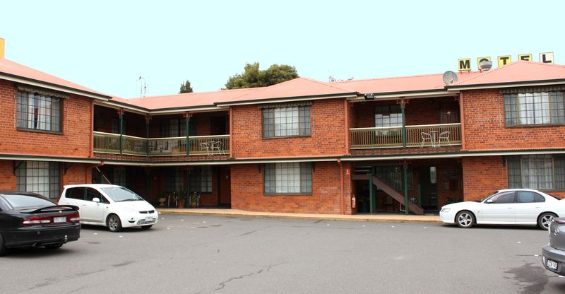 Poet's Recall Motel building exterior